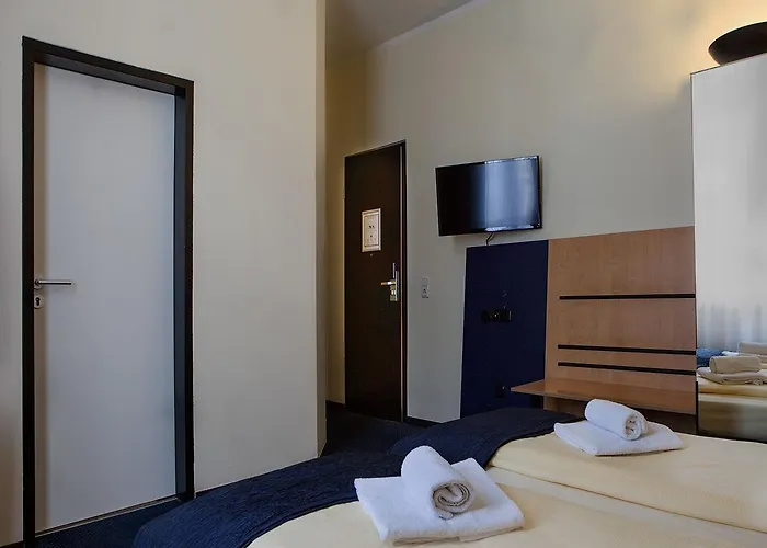 Ocean Pearl Frankfurt Station 3*