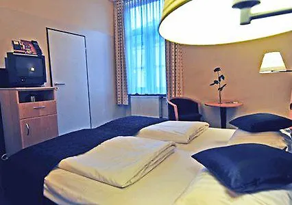 Ocean Pearl Frankfurt Station 3*